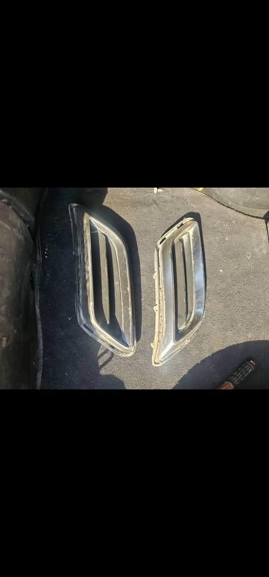 للبيع هوائيات وبك لايت مكسور وعندي راديتر تيربو بيها فطر وملحوم ***********
