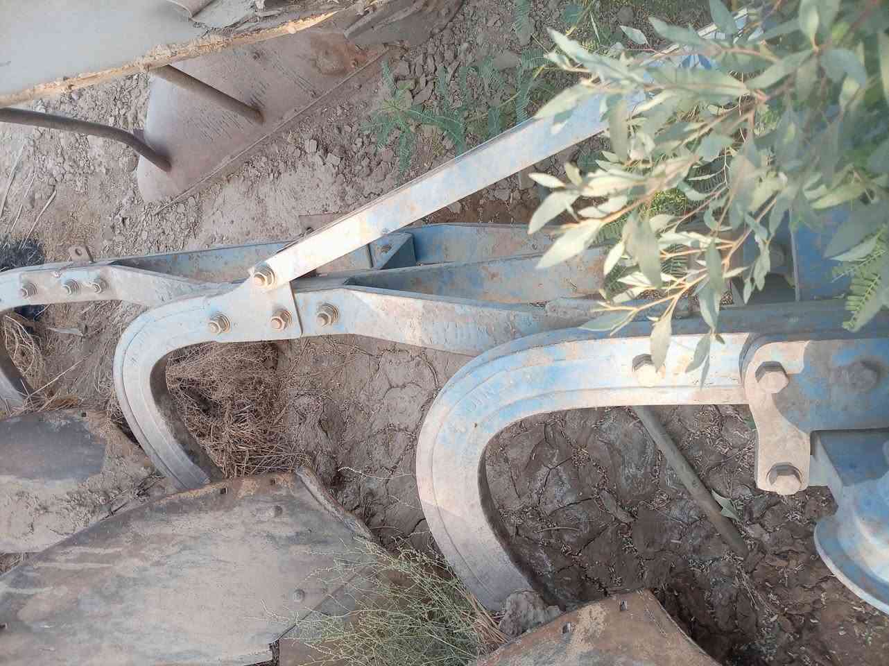 السلام عليكم عربانه اسكندريه على البلاد جاهزه تاير وجك مع فدان ١٤تركي للبيع ***********
