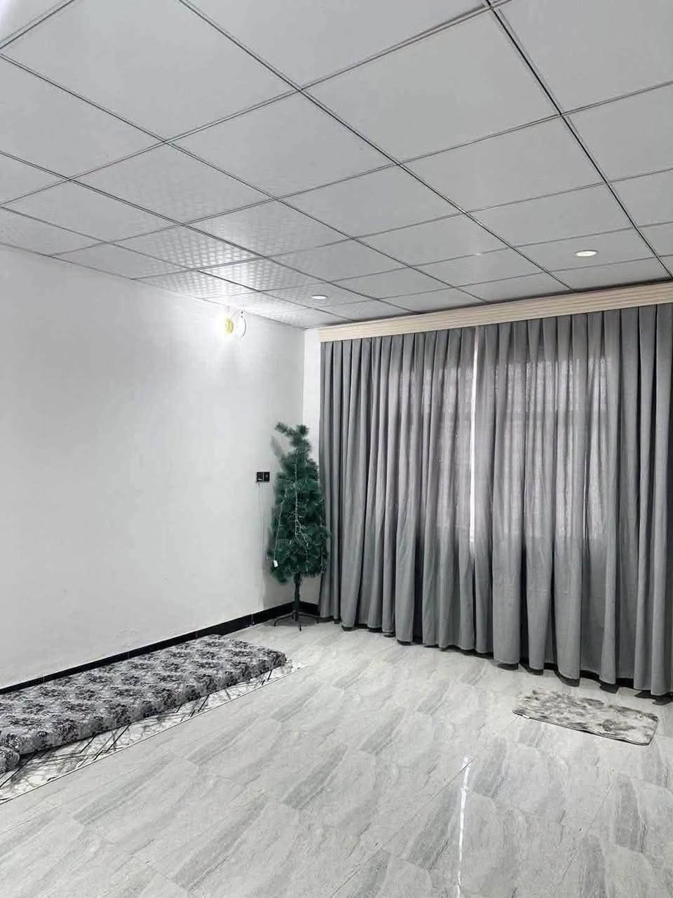 🏠 #دار_للايــجـــار

📍 الموقع: الديوانية – حي الفرات، قرب شارع الصب

✨ تفاصيل الدار:
🔹 غرفتين نوم
🔹 صالة
🔹 براني
🔹 مطبخ
🔹 صحيات
🔹 الدار نص أثاث

📞 للاستفسار والتواصل، مراسلة صاحب الإعلان.
***********
