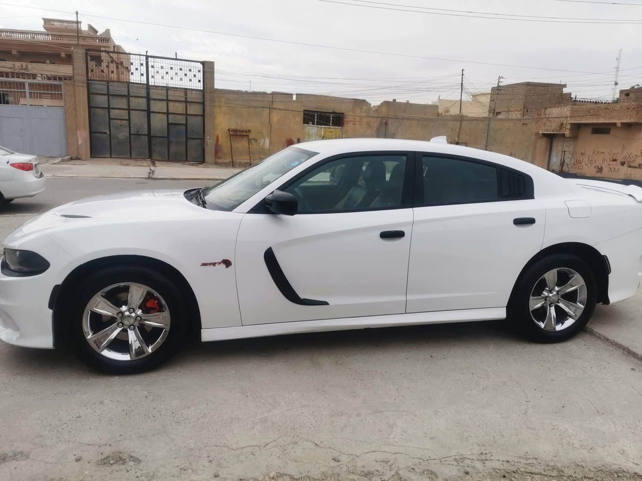 سلام عليكم
للبيع  سعر( 160 ) 
 موديل ٢٠١٦ SXT
محرك 6  3.6
سياره نضيفه  ومحدثثsrt
مامتعوب ومشيته قليل
119.000 ميل
محرك والكير شرط حالة شركه لا فتح ولا تصليح 
تو ويل 
موصفات معروفه
فول ماعده سلايت
شاشه جبيره
شفتات بالستيرن
مقاعد هيتر 
تشغيل عن بعد
جارجر معروف موصفات
سياره شخصي وسنويه بسمي شخصي 
لوحات بغداد مشروع وطني وين ماتحب تكدر تحول السياره
ضرر السياره (سونار  موجود بالمنشوره)

***********  واتساب او تصال

نص مكتوب في الصور:
- GOOD TASTE I LOVE IT 100%