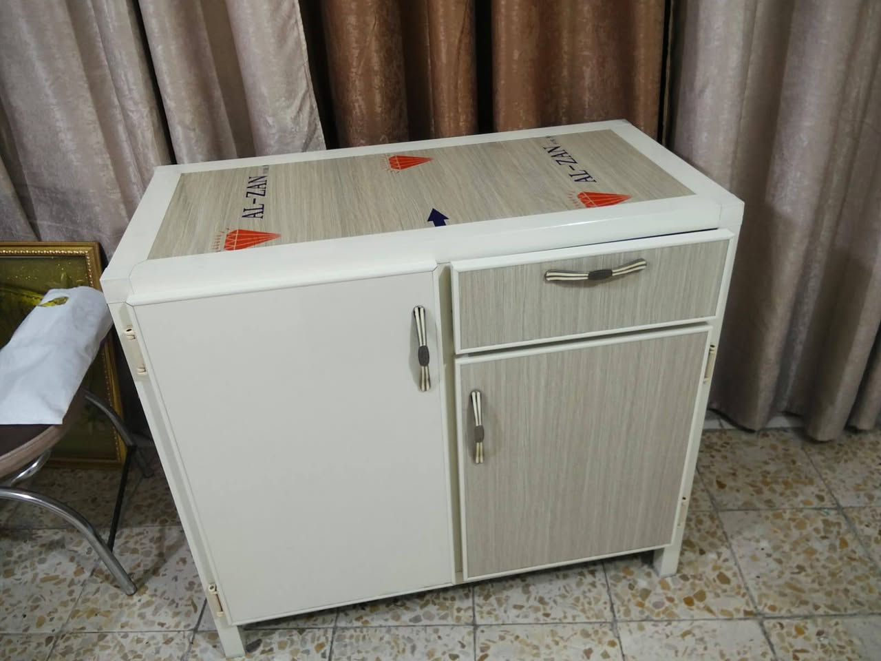 كاونتر نظيف  ب ٣٠٠ وبيه مجال
***********
