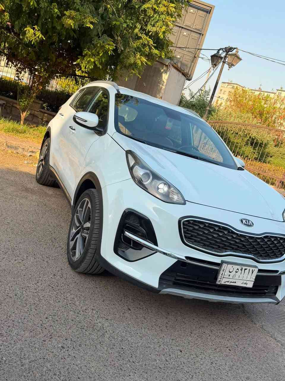 السلام عليكم
كيا سيورتج موديل 2021 خليجية السيارة 
نص فول 
قطعتين تبريد 'تبريد خلفي امامي  
جلد 
مري شفط 
 داخل بيجي
السيارة خير من الله من صدر من كير من محرك مابيها نقص ابد تحويلك ثاني
السيارة بيها 3 قطع صبغ 
ماشية 20 الف حقيقي السيارة ع ايدي اخذتها زيرو 
السعر 173$
للتواصل ***********
