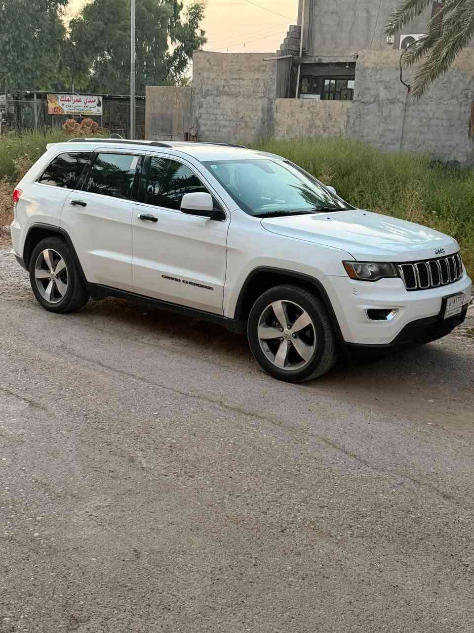 سلام عليكم جيب موديل ١٧ سياره جديد بدون دوخل بدون اربك السعر١٧٥ مكان السياره ديالى جديد الشط 
***********
