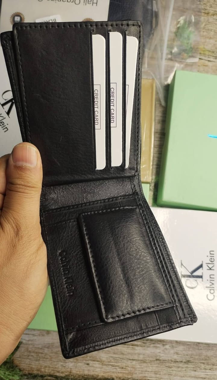 محفظة كلفن كلاين
بالة أوربي نظافة 💯 
جلد طبيعي أصلي 
للحجز على خاص 
او واتساب ***********
توصيل مجاني لجميع أنحاء العراق
