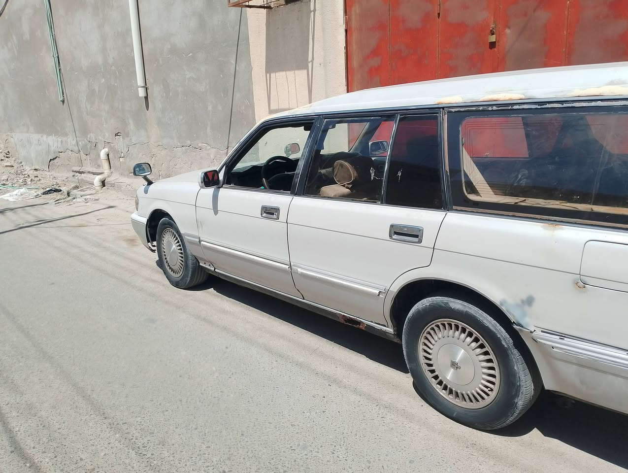 ارنب استيشن موديل 1993 مكينه وكير مكفولت حداد حلو مكفول من لضرب ول صبغ مكفول من لكص ول نقل رقم انكليزي مكانها بصره سعر قفل 43.   ***********
