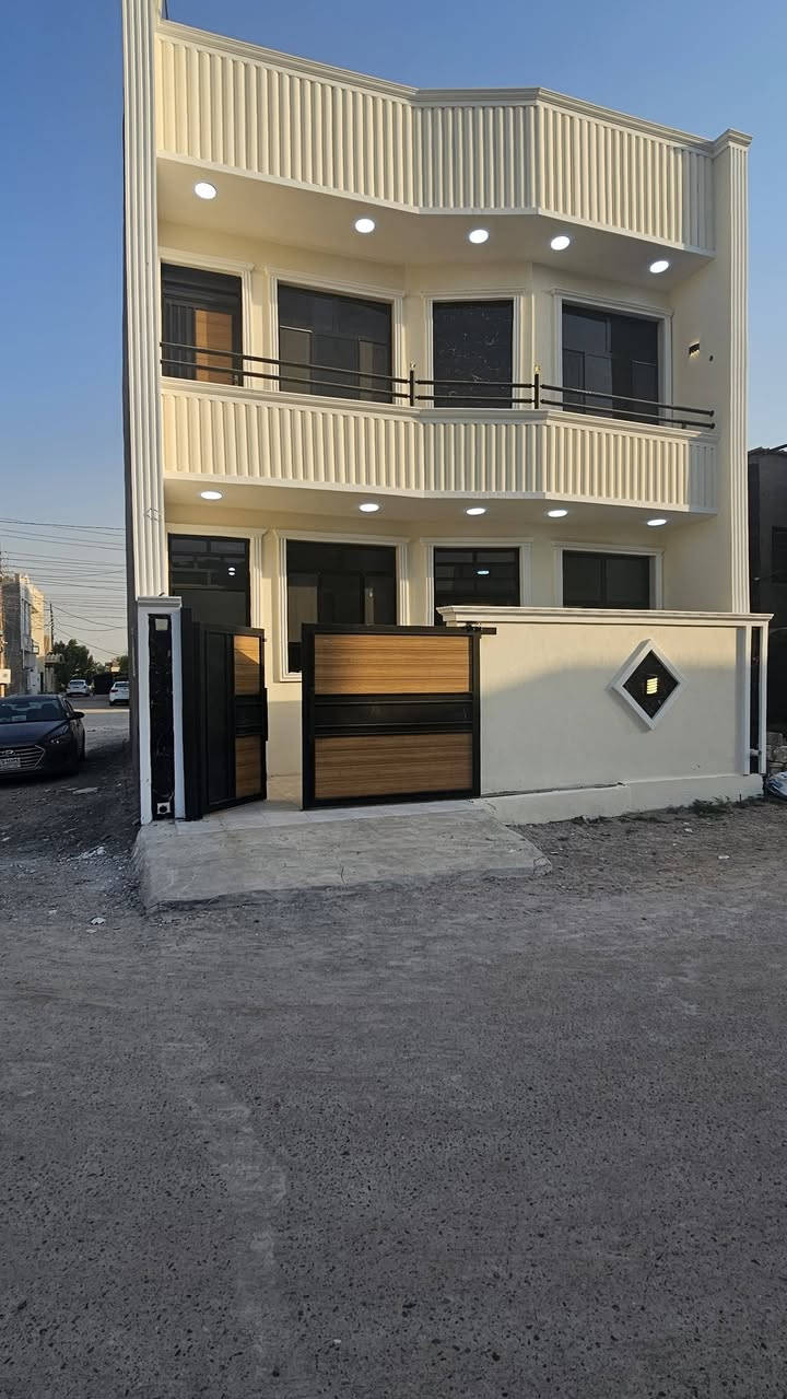 السلام عليكم
بيت للبيع مجمع أرض النخيل الاول 
مساحه  75 متر
7.5× 10 
البيت كامل للاخير وبعد احلى بالحقيقه 
للإستفسار ***********
