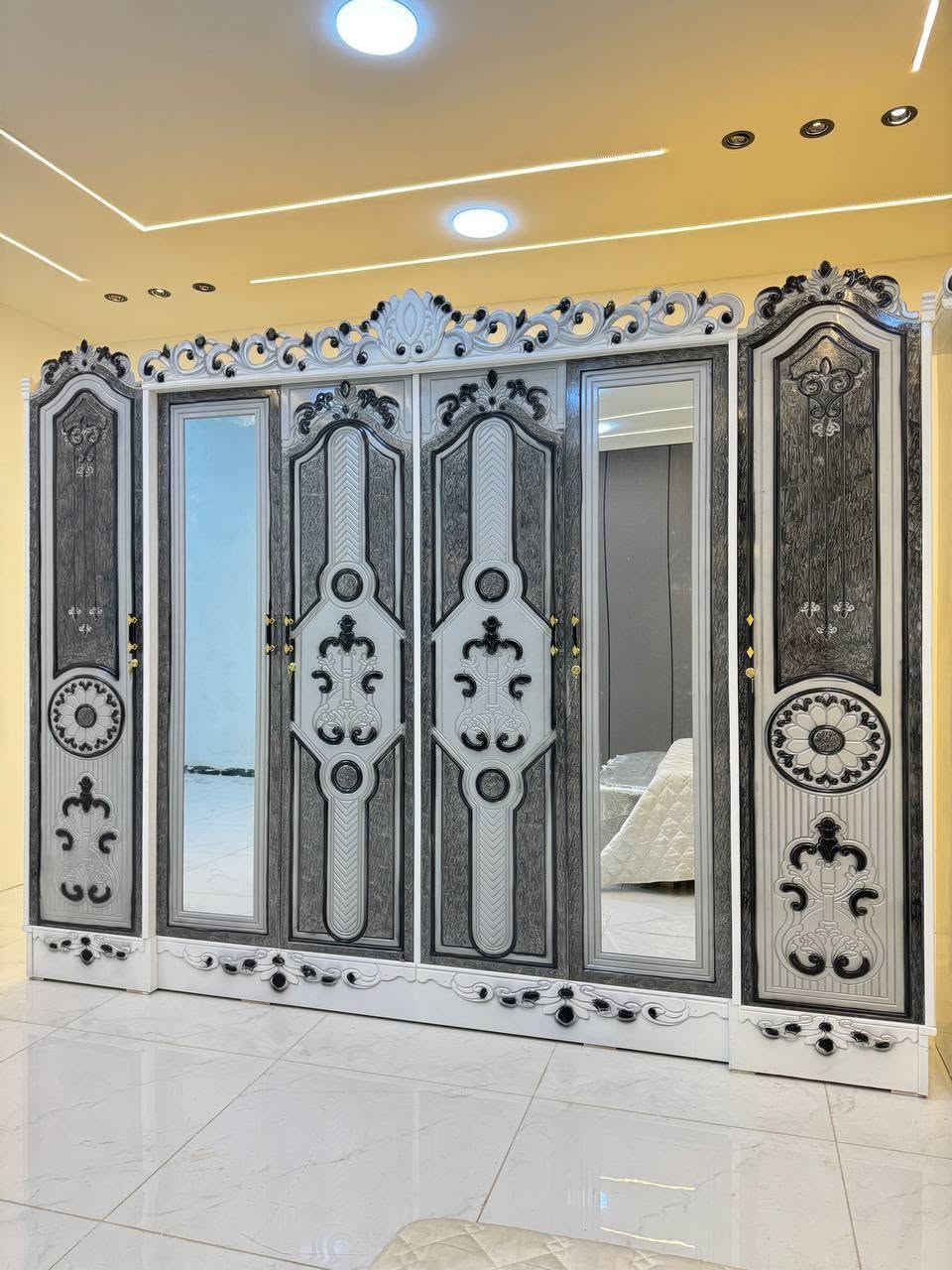 متوفر الان

غرفه نوم داخل معاكس خشب 3 ملم
خارج تحفير sns انديف 5 ملم

الصبغ حراري درجة اولى

6باب  متكونه من 9قطع

زاويه تصميم كنتوري بارتفاع الكنتور

السرير بلاويد اسود 6ارجل

قياس الكنتور ارتفاع 2.40 وعرض 3.20
تواصل حجز على رقم بيج 
***********
