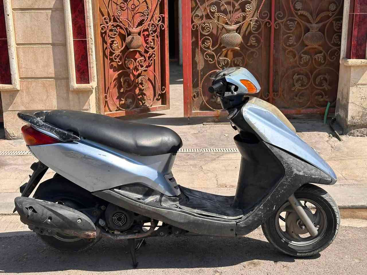 السلام عليكم
بريز نوزل دراجه شلعه ومعدل 
بيه نقص بسيط مختمه من طول لطول ب ٥٥٠
***********
