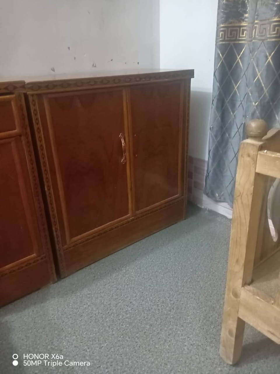 سلام عليكم عندي هاي لغرفة البيع  لتواصل ***********
