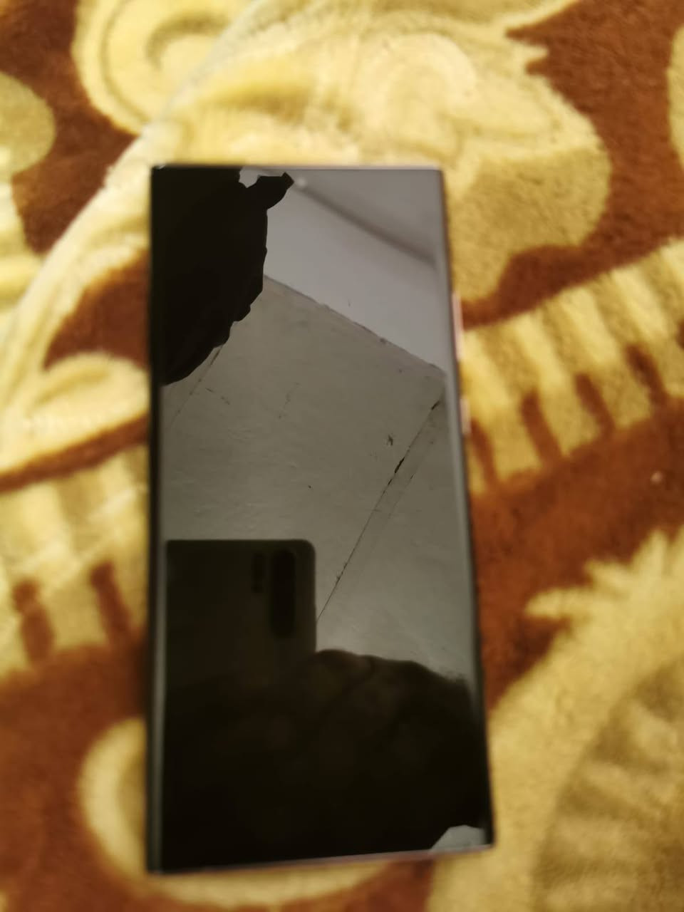 السلام عليكم جهاز نوت 20 الترا جهاز جديد وما مفتوح فقط الكاميرا الاماميه ما تشتغل خلفيه تشتغل وكل شيء ما بيها واضحه ذاكره 128 امريكي يرهم مراوس سامسونج 22 او 20 بس ذاكرته 256 مكان البصره الهارثه السعر 300 وبه مجال‏‪***********‬‏
