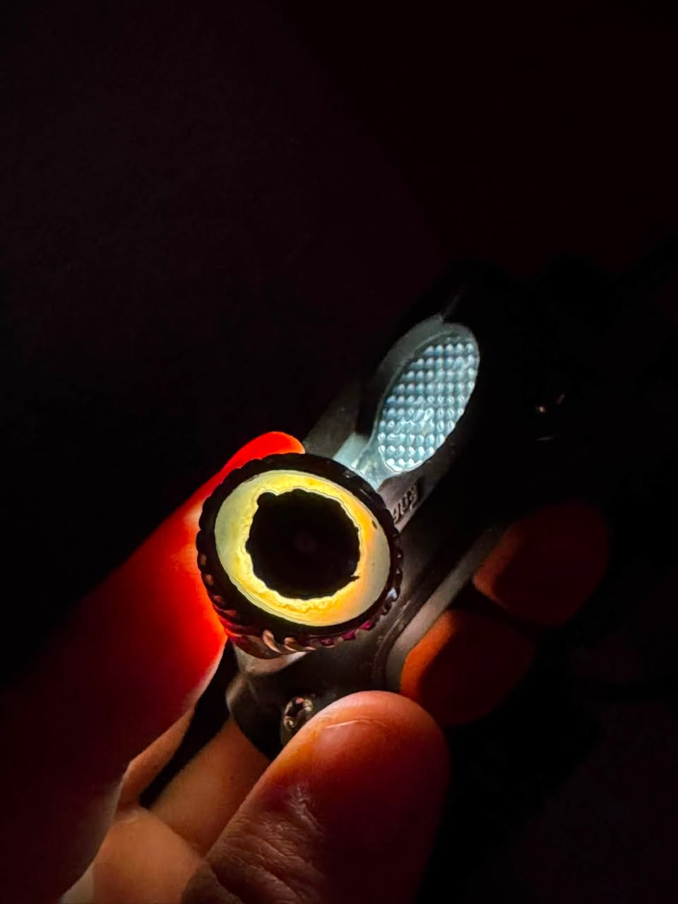 السلام عليكم 
خاتم من نوادر الداودي اليماني 👁️ عين الذيب يشف داير الحجر صياغه جميلة عيار الفضه ٩٩٠ وقياس الخاتم ٢٥
للاستفسار خاص او واتساب ***********
