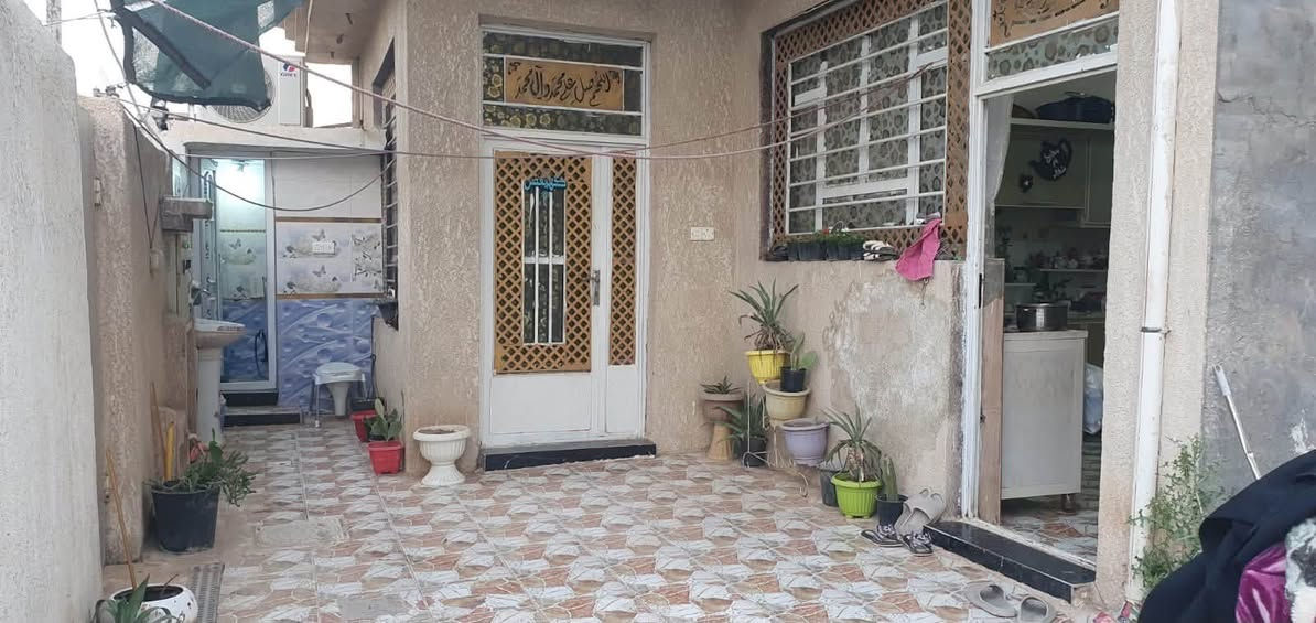 سلام عليكم 
دار للبيع المساحة 300
قطعة  150
والبيت 150
الوجهة 15 والنزال 20 
العنوان-بغداد-ناحية الوحدة- سيد عزال

سعر 130 وبي مجال
للاستفسار اكثر واتساب ***********
