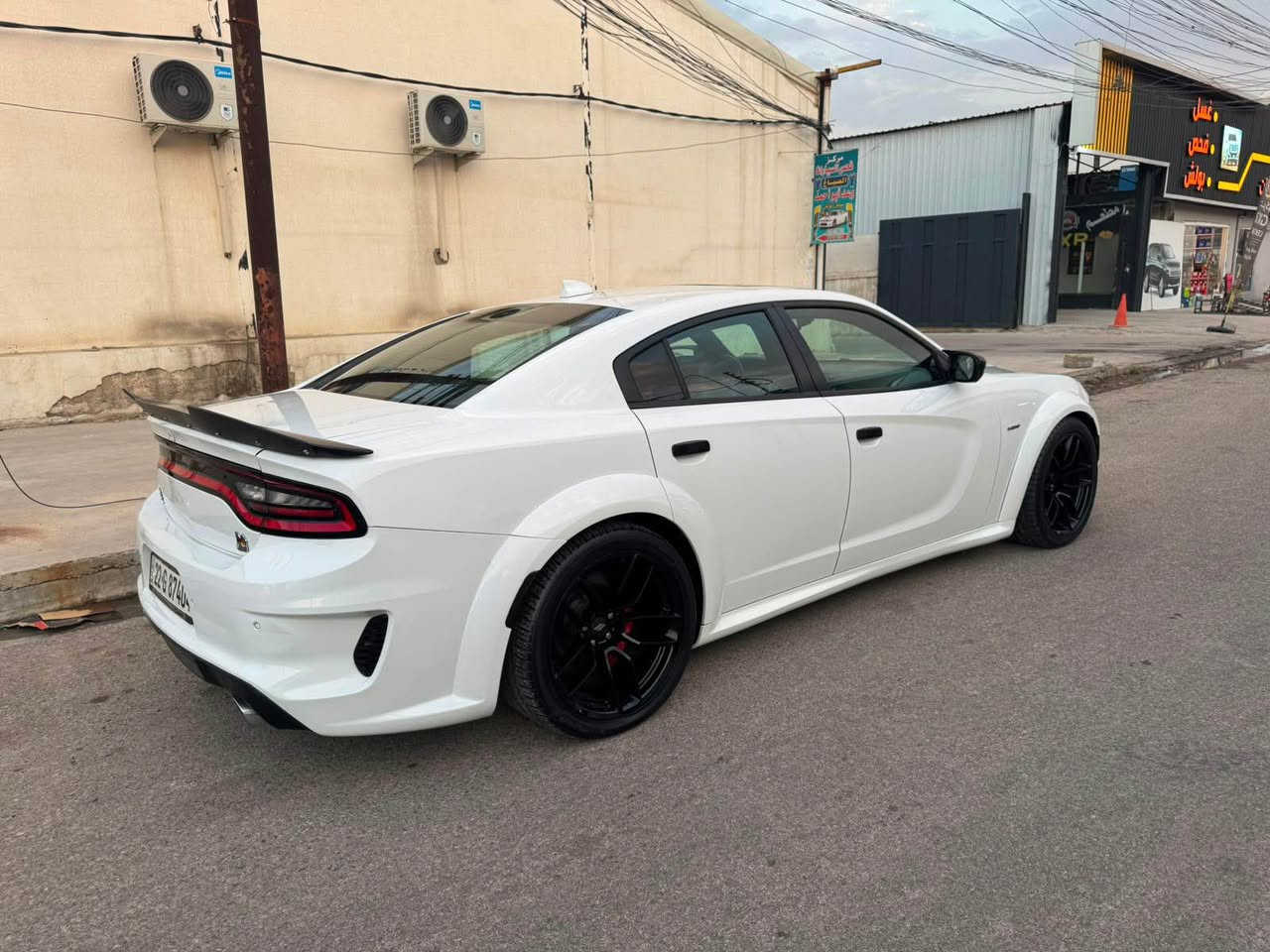 دوج جارجر سكات باك وايد بودي .
الموديل : 2021 جاملغ خلفي وباب جهة السايق صبغ  
المحرك : SRT . V8 . 6.4L .
العداد : 40 الف 
 المواصفات : 
* وايد بودي. 
* مكابح رياضية (برمبو) . 
* لايت LED . 
* اللايت زنون . 
* فتحت سقف (سلايد) . 
* نقطة عمياء . 
* كاميرا خلفية . 
* امكانية التحكم بوضعيات المقود كهربائيا . 
* كزوز سستم . 
* حساسات خلفية . 
ويل قياس 20 أنج 
* سستم صوت ALPINE . 
* تشغيل عن بعد . 
* مقاعد رياضية من الجلد الفاخر والشامو الاحمر . 
* ذاكرة لحفظ وضعيات الجلوس (ميموري) . 
* المقاعد الأمامية تبريد وتدفئة .
* نظام خرائط GPS . 
* شاشة كبيرة قياس 8.4 أنج اوپشنات SRT 
* تدفئة ستيرن . 
* كير شفتر بالستيرن . 
* جناح خلفي . 
* بلوتوث تلفون . 
* نظام (SRT MODE)
* السعر 265 بيها مجال جداً بسيط
* مكان السيارة موصل 📍
☎️***********
للتواصل واتساب 🤍 موصل, نينوى
