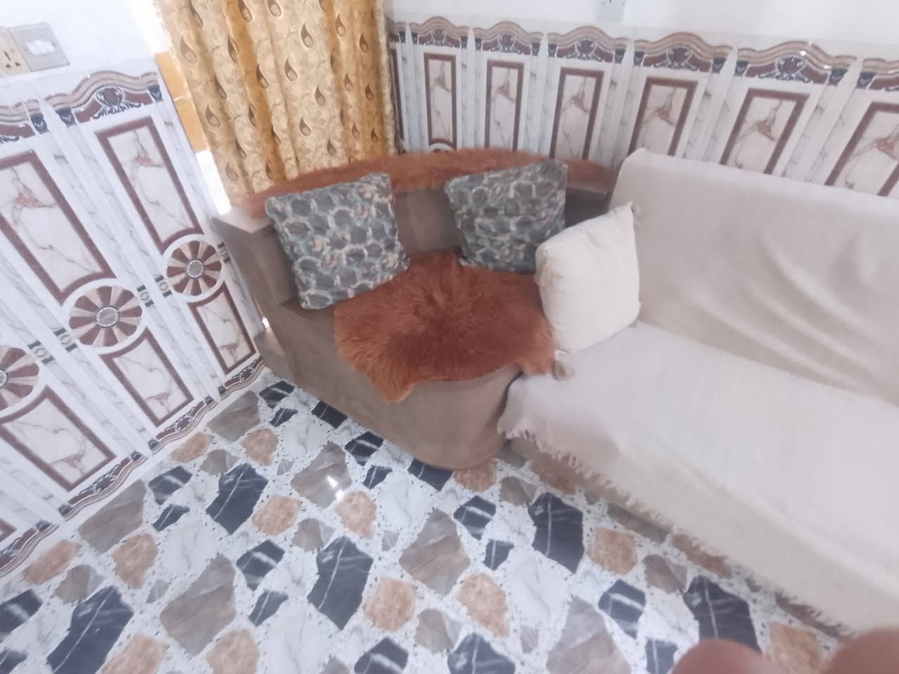 كنبة • نضيف • تخم