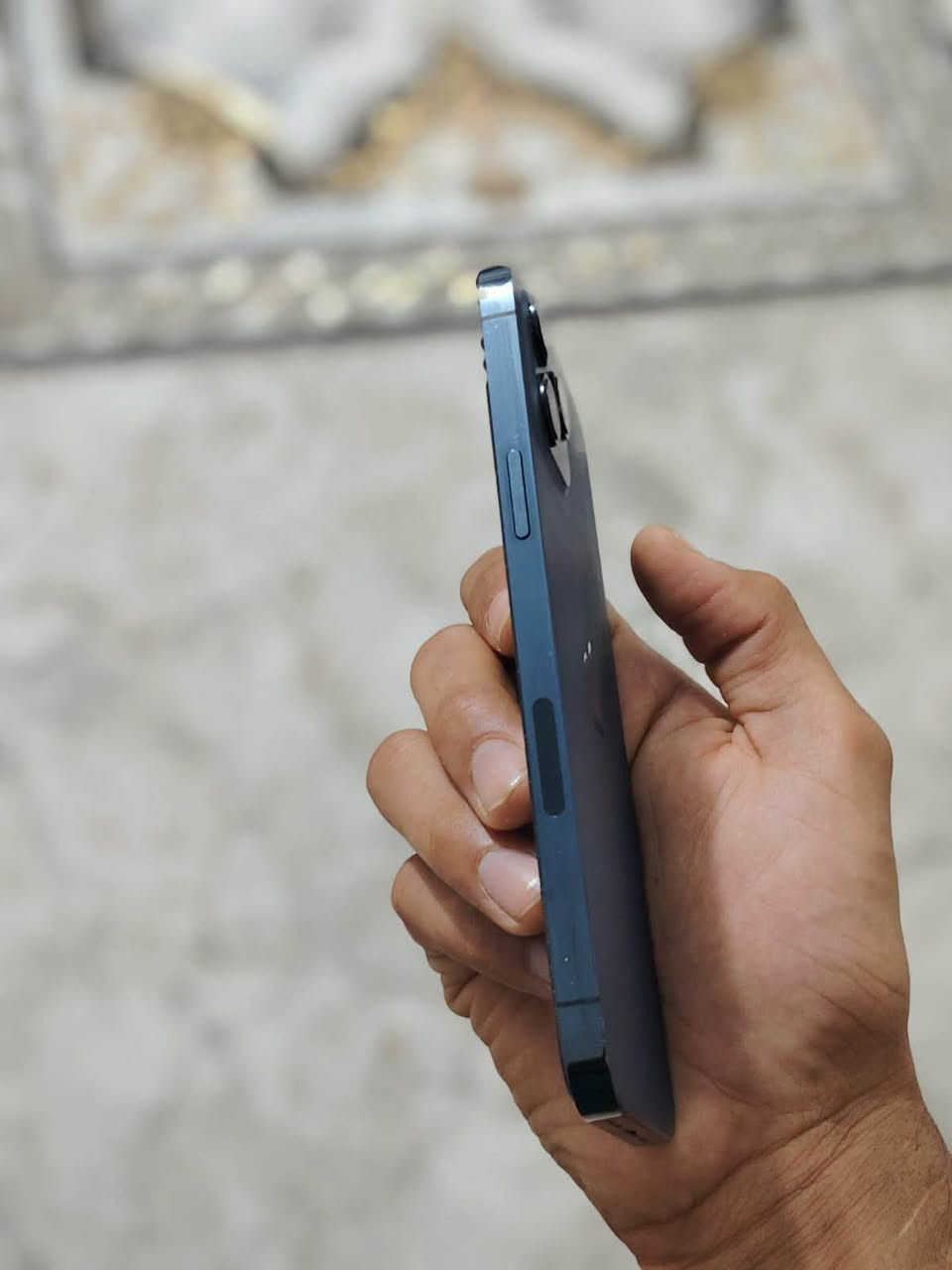 سلام عليكم حبايب 12promax
ذاكره128 
بطاريه 79
جهاز نضيف كلش بس الشاشه مبدله 
الشراي يدخل فقط 
***********
450 بي مجال بسيط

نص مكتوب في الصور:
- ٤:٥٩ القطع والخدمة تجمع Apple سجل تاريخ القطع والخدمة، وهذا السجل يعرض معلومات عن هذا الـ iPhone وحالته وتفاصيل إصلاحه. معرفة المزيد... سجل تاريخ الخدمة البطارية الخدمة الشاشة غير معروف
- ٦:٥٩
- حالة البطارية والشحن
- رسالة مهمة حول البطارية
- حالة بطاريتك متدنية جدًا. يمكن أن يبدل أحد مزودي خدمة Apple المعتمَدين البطارية لاستعادة الأداء والطاقة القصويين.
- العثور على خيارات الخدمة...
- الحد الأقصى للقدرة
- ٧٩٪
- هذا قياس لقدرة البطارية مقارنة بقدرتها عندما كانت جديدة. قد تتسبب القدرة المنخفضة بتقليل ساعات الاستخدام بين عملية الشحن والأخرى.
- أقصى قدرة للأداء
- ستساعد الأنظمة المضمنة في النظام والمكونات في تخفيف آثار الأداء التي قد تلاحظها أثناء التقدم الكيميائي في عمر بطارية iPhone.
- شحن البطارية المحسن
- للحد من استنزاف عمر البطارية، يتعلم الـ iPhone من عادات الشحن اليومية، بحيث ينتظر ولا يتجاوز ٨٠٪ حتى يحين موعد حاجتك إلى استخدامه.