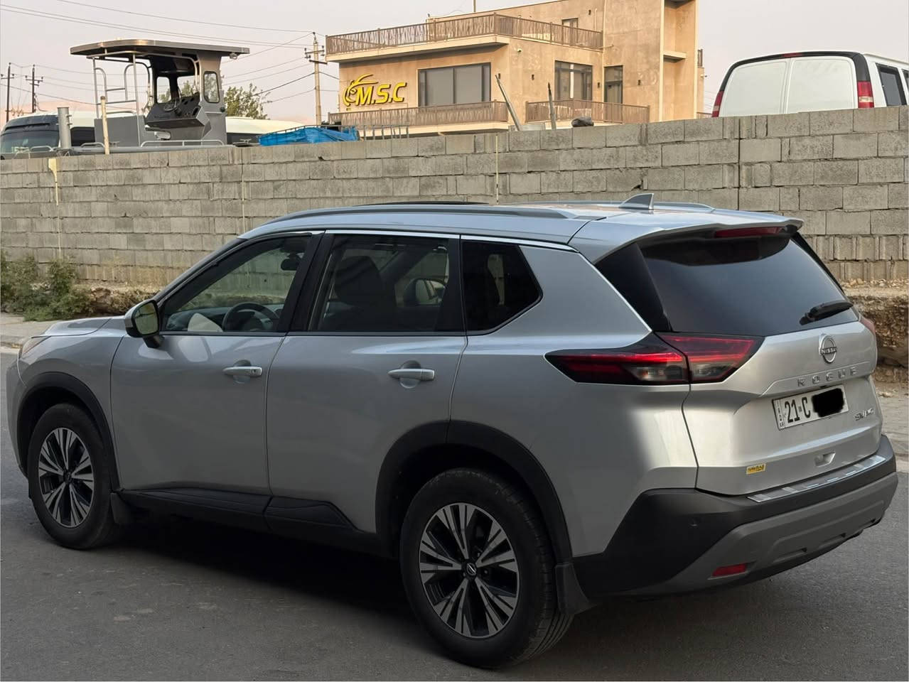 نيسان روج 2023 
فول مواصفات SV PLUS : عداد المسافه 44,000 ميل ماشيه

السياره فقط جاملغ والباب جهة السايق صبغ 
و بيها شبر تعديل PDR بكصة القماره 
بجم امامي وخلفي كبس السياره ماشاءالله
كلش جديده و نظيفة كل كشرها بشرط 
دينار واحد متصرف عليها جاهزه من كلشي 
كير و محرك و كهربائيات وحجر بشرط 
رقم سليمانيه باسمنا تحويل و غرامه بشرط 

واتساب : *********** السليمانية, العراق
