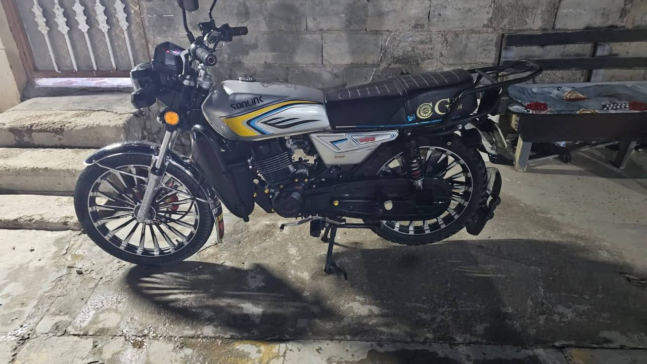 من رخصه الادمن
دراجه سونك موديل 2025 منفيس 
محرك 200 cc
ظاغطه وزنجل مو جواكيج 
المحرك شركه ماممدود عليه اسبانه 
سويج وبصمه تشغيل عن بعد 
السعر 950 الف 
الاتصال *********** ايضا واتساب
العنوان الرمادي -5كيلو
