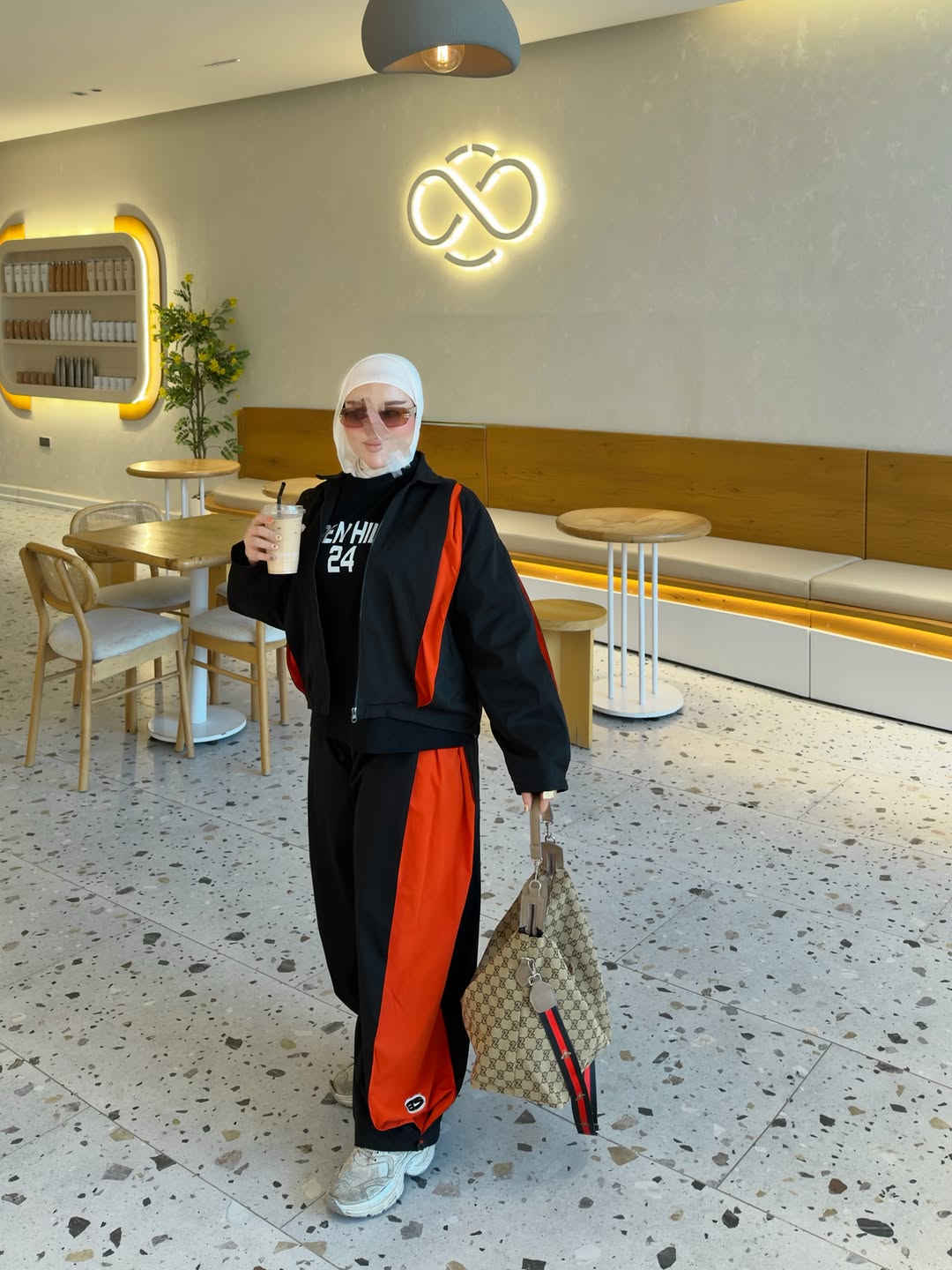 New Autumn Collection🎃🍁🍂🤎✨🧡🍑

وصل حديثآ😍✨
سوت فخم وراقي جداااا بجميع تفاصيله (الخامة تناسق الألوان والتصميم ✨🍂🍁😍)

كوالتي عالي جداااا 

البليزر مبطن من الداخل بنظام الأوڤر سايز مناسب للمحجبات 

الكيلوت واسع وفضفاض كمر مرتفع 

اللون ألأسود مطعم باللون الأورنج الساحر🍑🧡🥭

اللون الخاكي مطعم باللون الأوف وايت 

التيشيرت متوفر بمجموعة ألوان 

الحقيبة الفخمة والراقية جدااااا متوفرة بعدد محدود 😍✨🍁🎃

العدد محدود 

للأستفسار يرجى مراسلة الصفحة دايركت او عبر الواتساب لطفآ🧡✨

يوجد توصيل 🚚 سريع إلى كافة أنحاء العراق 🇮🇶 

#set #explore #outfitoftheday #style #autumn
