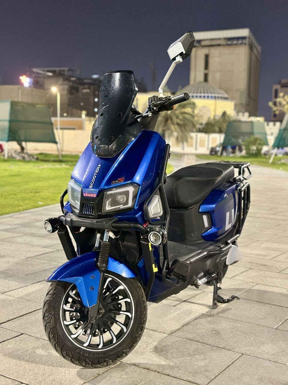 دراجة صاعقة  للبيع في البصرة 2026 شكل مميز
فوول مواصفات  
6 بطاريات 33 امبير  نوعية كرافين
 تمشي بالشحنة الواحده  60 كيلو تقريبا أو أكثر حسب السرعة
 الكشن طبي 
 ضد الماء 
شاشة ديجتال 
 نضام 3 سرع
السرعة القصوى 80 حقيقي 
 تشغيل بصمه+كارت 
 كهربائيات كلهن شغالة بيها رباعية 
لايت زنون عالي وناصي وبگ لايت 
هورن عالي وأشاير يمنى ويسرى 
 دبل اشارة
 بلوتوث عالي 
 شحن سريع شاحنة اصلية 
 نضام ال P توقف الدراجة   
 الملف 2000 w حقيقي 
 نضام حساسات جانبية وخلفية 
مانع للسرقة 
 صندوق كبير داخلي
 غراضهة شاحنة و مرايات
السعر :  مليون وبيهة مجال 

العنوان : البصرة : الامن الداخلي

الرقم : ***********
