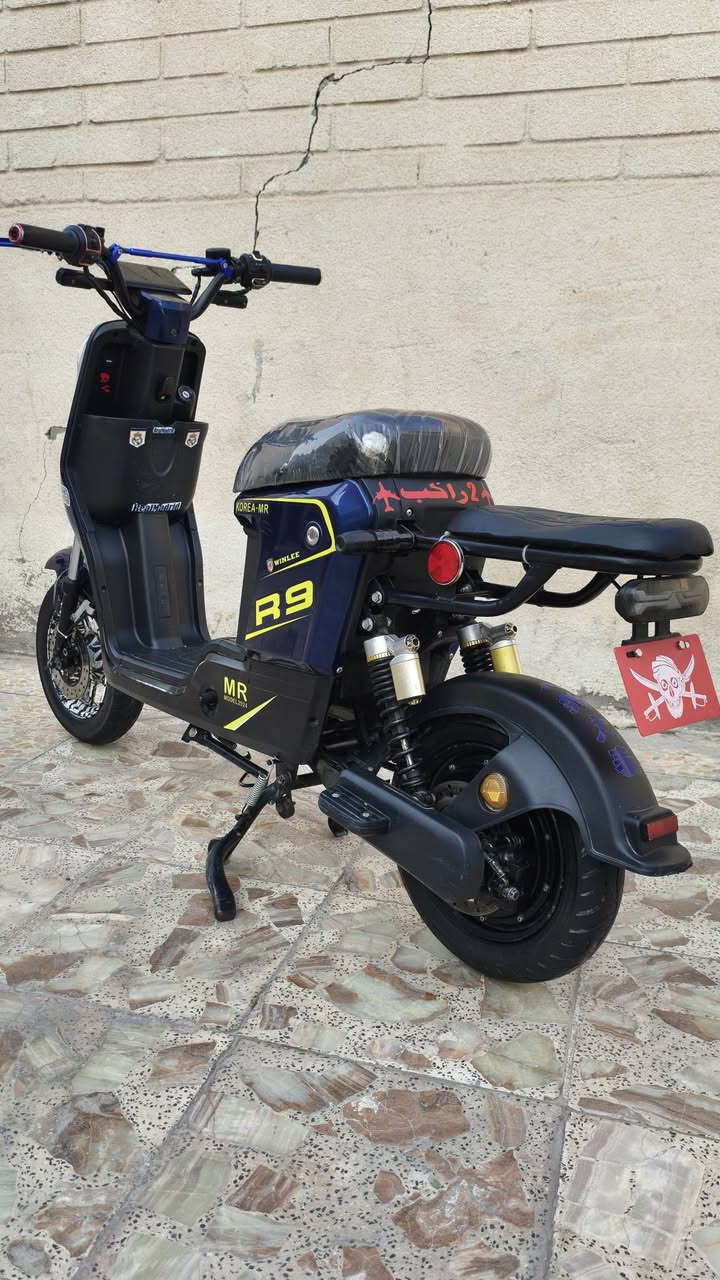 دراجه شحن R9 نظيفه وكامله مكمله من كلشي غراضها كلها موجوده مابيها اي شي مبدل عدا يده بريك خلفي رياضي
دبل سويج رايدها  450 بيها شي قليل مكاني شط العرب الجزيرة 
اذا شراي راسلني واتساب 
*********** 
غراضها 
مرايات / سله / تكه خلفيه / وطياريه خلفيه
دراجه شحن R9 نظيفه وكامله مكمله من كلشي غراضها كلها موجوده مابيها اي شي مبدل عدا يده بريك خلفي رياضي
