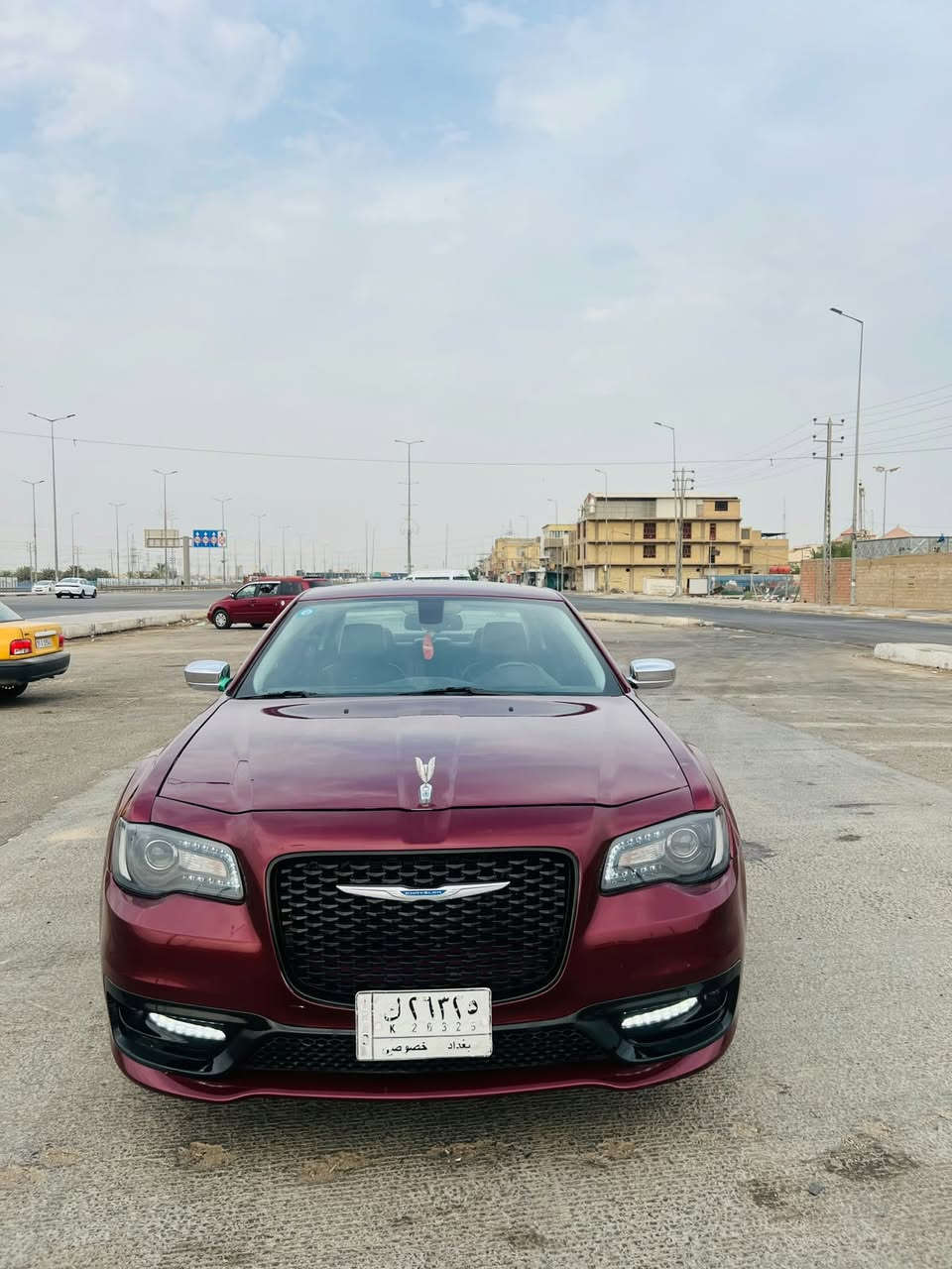 السلام عليكم ***********
اوباما كرزي c300 فول موصفات 

مديل 2016 اصل 
مواصفات كشنات تدفئه تبريد 
مري قلاب شاشه جبيره 
خزن مومري 
برده خلفيه

حادثهة جاملغ وبنيد امبدل من امريكا 
والباقي مكفول 

مكينه وكير مكفوله وحداديه جديده 

تبريد ونضمه السياره كلهة شغال 

رقم السيارة بغداد

مكان السياره كربلاء 

***********
