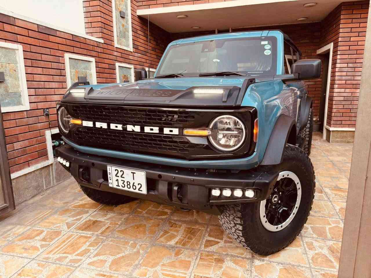 للبيع | Ford Bronco 2022 Big Bend

الموديل: 2022 Big Bend
السعر: 269 ورقة وقابل للتفاوض
العنوان: الدورة – شارع أبو طيارة
للاستفسار: ***********

رقم أربيل الجديد وباسمي شخصياً
فحص وهزة جاهزة

عداد 45000 ميل فقط

محرك V6 سعة 2.7L Turbo بقوة 330 حصان
نظام دفع رباعي 4x4 مجهز للطرق الوعرة
G.O.A.T. Modes لمختلف أنواع التضاريس
سقف متحرك Removable Top
جنوط 17 إنش مع إطارات Off-Road
شاشة 8 إنش SYNC 4
Apple CarPlay & Android Auto
كاميرا خلفية وأنظمة أمان متقدمة
مقصورة رحبة وتصميم عملي وعصري

Ford Bronco ليست مجرد سيارة SUV، بل سيارة مصممة للمغامرة والقوة والطرق الصعبة، مع المحافظة على الراحة والاستخدام اليومي.

سيارة مميزة بحالتها ومواصفاتها، والفرصة مناسبة للجادين.

للمشاهدة والفحص، السيارة جاهزة. بغداد, العراق
