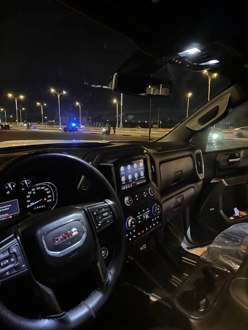 📣 للبيع: جمسي سييرا 2022 AT4 2500HD (الحجم الثقيل - ديزل) 🦍
• الموديل: 2022
• الفئة: AT4 (الإصدار الرياضي الفاخر للمهمات الشاقة والطرق الوعرة)
• حالة السيارة: كلين تايتل (Clean Title) - تقرير فحص نظيف بالكامل.
⚙️ القوة والأداء (المحرك الخارق):
• المحرك: Duramax Turbo-Diesel سعة 6.6 لتر V8 غني عن التعريف.
• القوة: 445 حصان مع عزم دوران خارق يصل إلى 910 رطل-قدم مخصص للسحب الثقيل.
• ناقل الحركة: Allison أوتوماتيكي من 10 سرعات لتوفير أعلى مستويات السلاسة وتحمل الأحمال الشاقة.
• نظام العادم: مجهز بنظام كبح المحرك (Engine Exhaust Brake) للمساعدة في المنحدرات أثناء القطر.

***********
