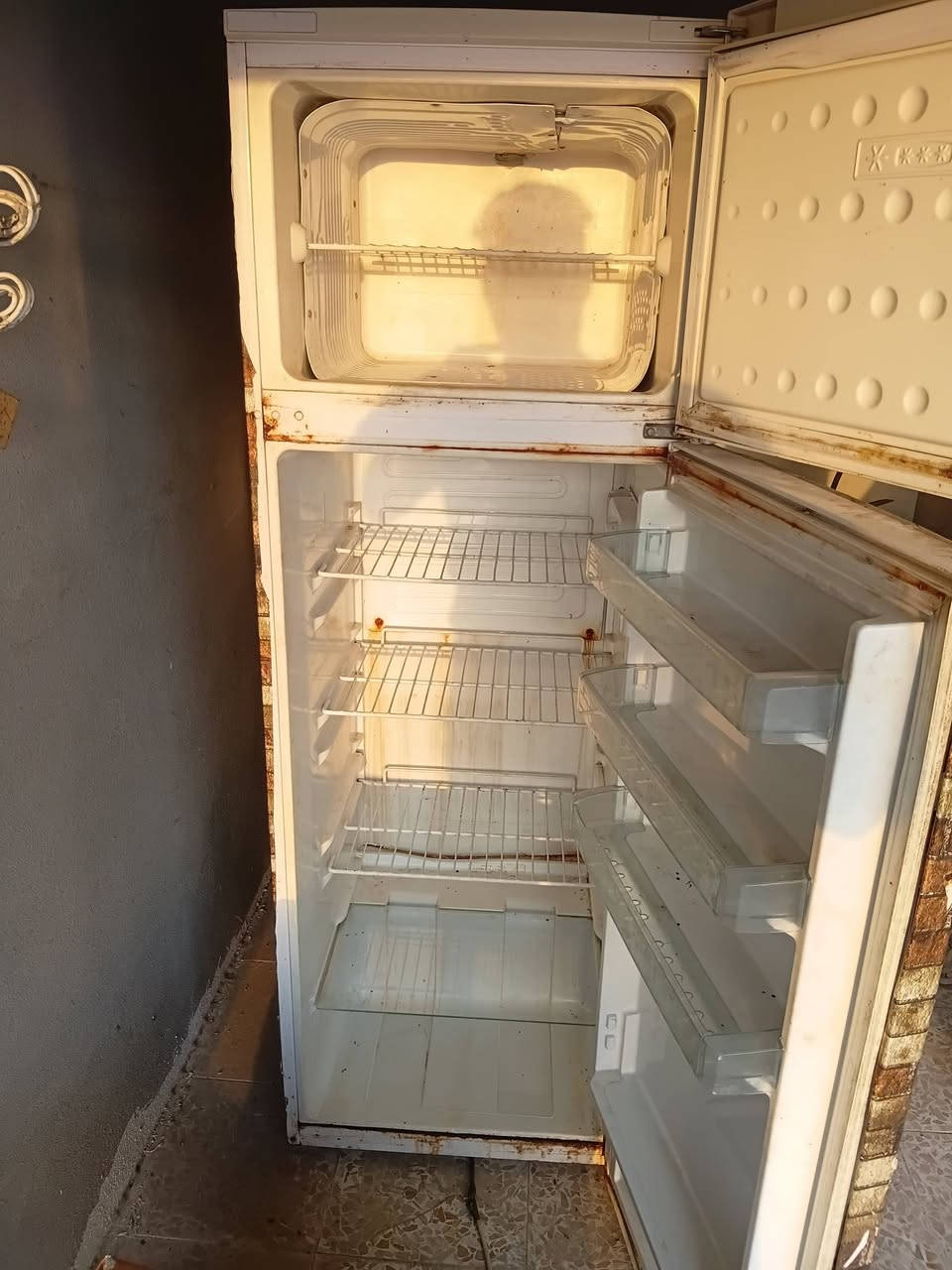 غراض للبيع كلها شرط الشغل ثلاجه ١٠٠ الصغيره ٤٠ برج ٥٠ للستفسار ***********
