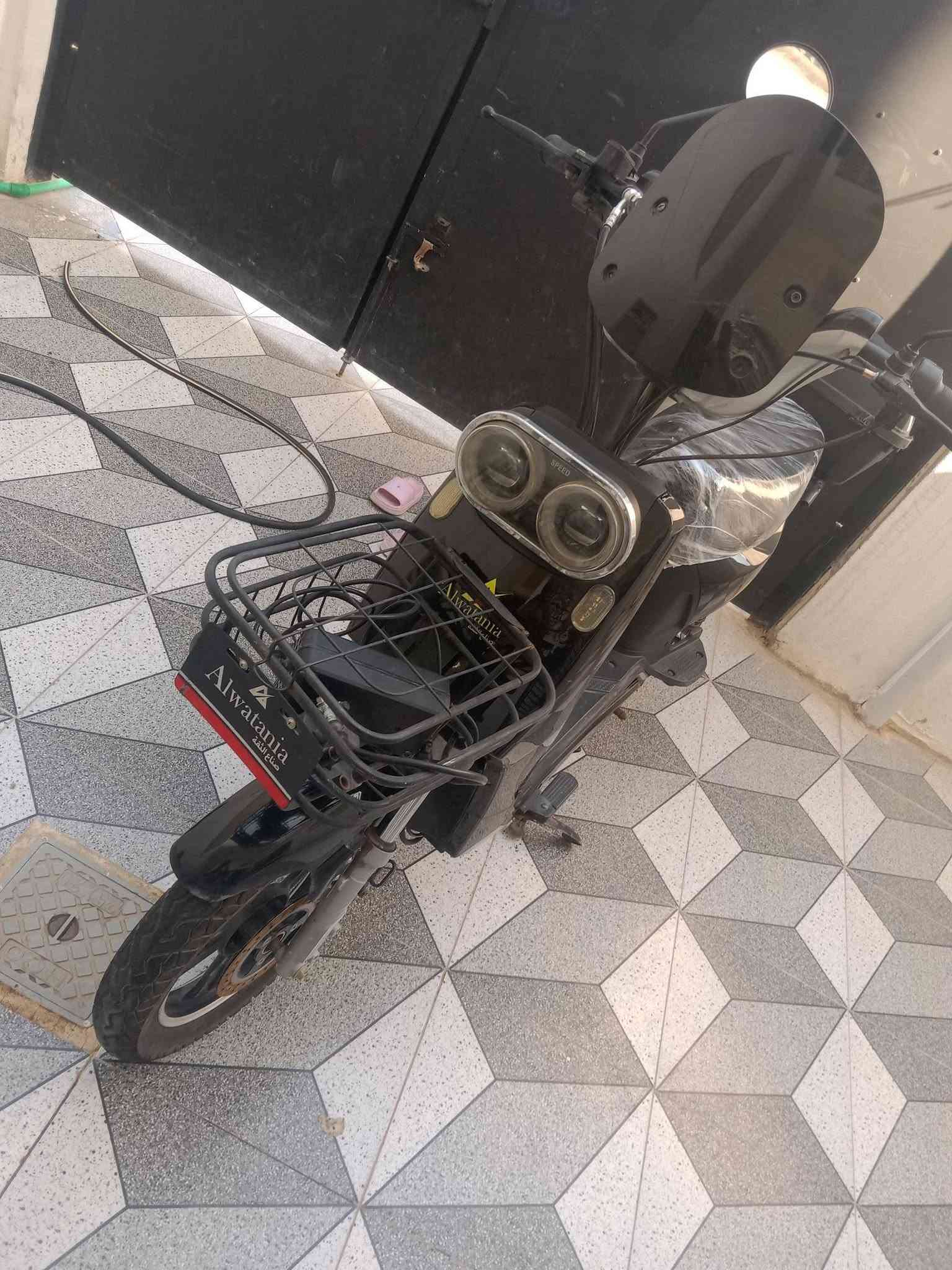 سلام وعليكم 
دراجة شحن حجم ٢٠ 
عدد البطاريات ٥ 🔋انظاف جدد حجم الملف ١٠٠٠✅ كهربائيات كلها شغاله ✅
تشغيل بصمة +اسويج 
عدد السرعه ٣ نمر 🚀
شرط عقل 📟✅
دراجه على وضعية الشركة✅✅(300) بي مجال
درنفيس 🪛 مامضروب بعد لاتجي تكولي شبي مابي اقرأ المنشور زين
***********☎️
***********☎️
***********3☎️
الارقام بيهم وتساب كلهم
