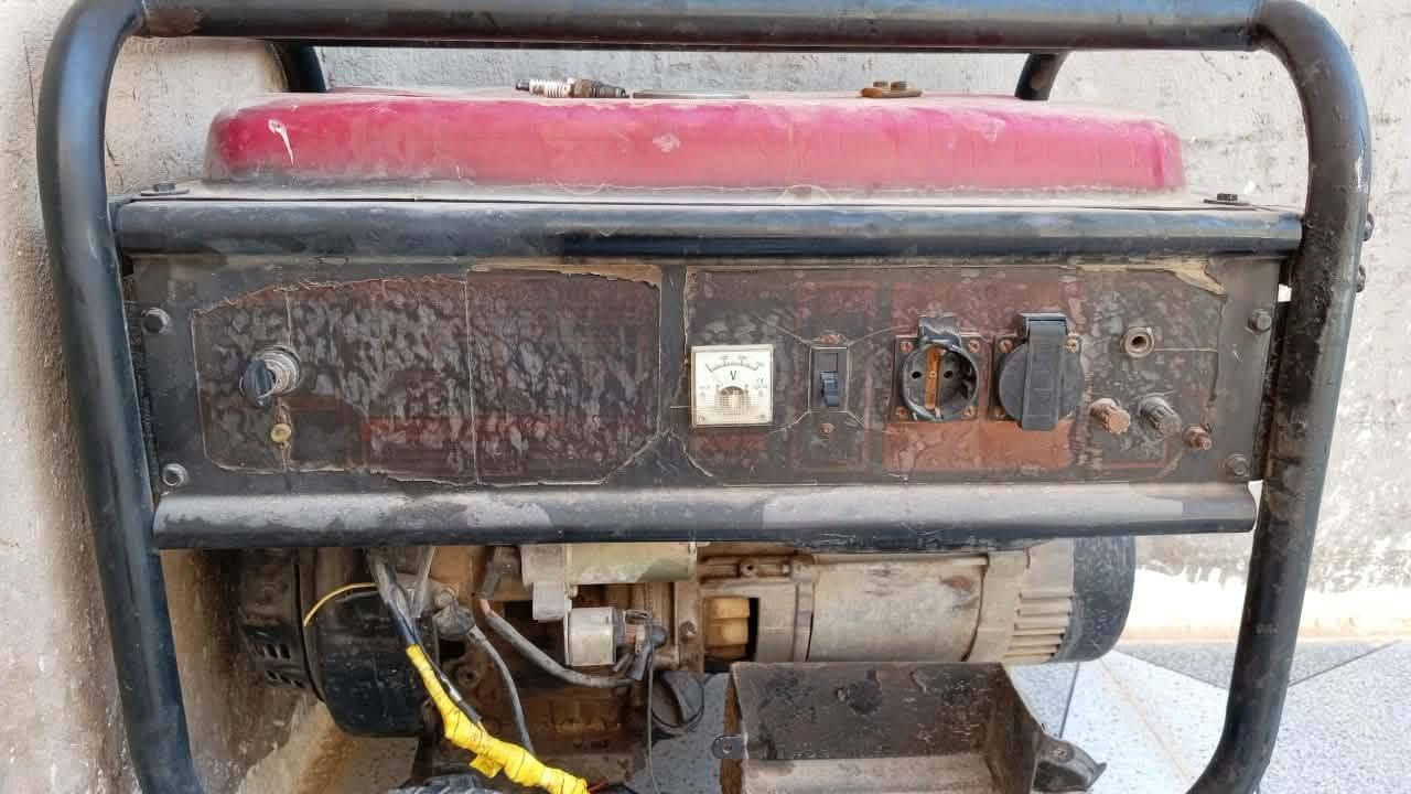 السلام عليكم ورحمة الله وبركاته
📝 مكلف بالنشر📝
مولد 5.5 KV كما موضح بالصور يرادله رنكات فقط السعر ٢٥٠ وبي مجال حديثه بني داهر التواصل مع صاحب المولد ***********
