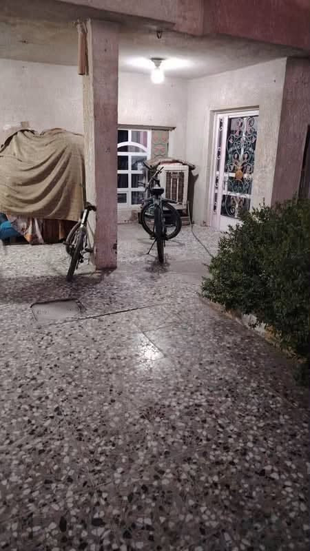 السلام عليك بيت للبيع طابو صرف المساحة 300متر يتكون من حديقة خارجية واستقبال ومطبخ وصالة +غرفتين نوم +هول صحيات داخلية وخارجية العنوان التاجي 24ابو عظام شارع علاوي المظمد للاستفسار الاتصال على الرقم *********** او *********** @
