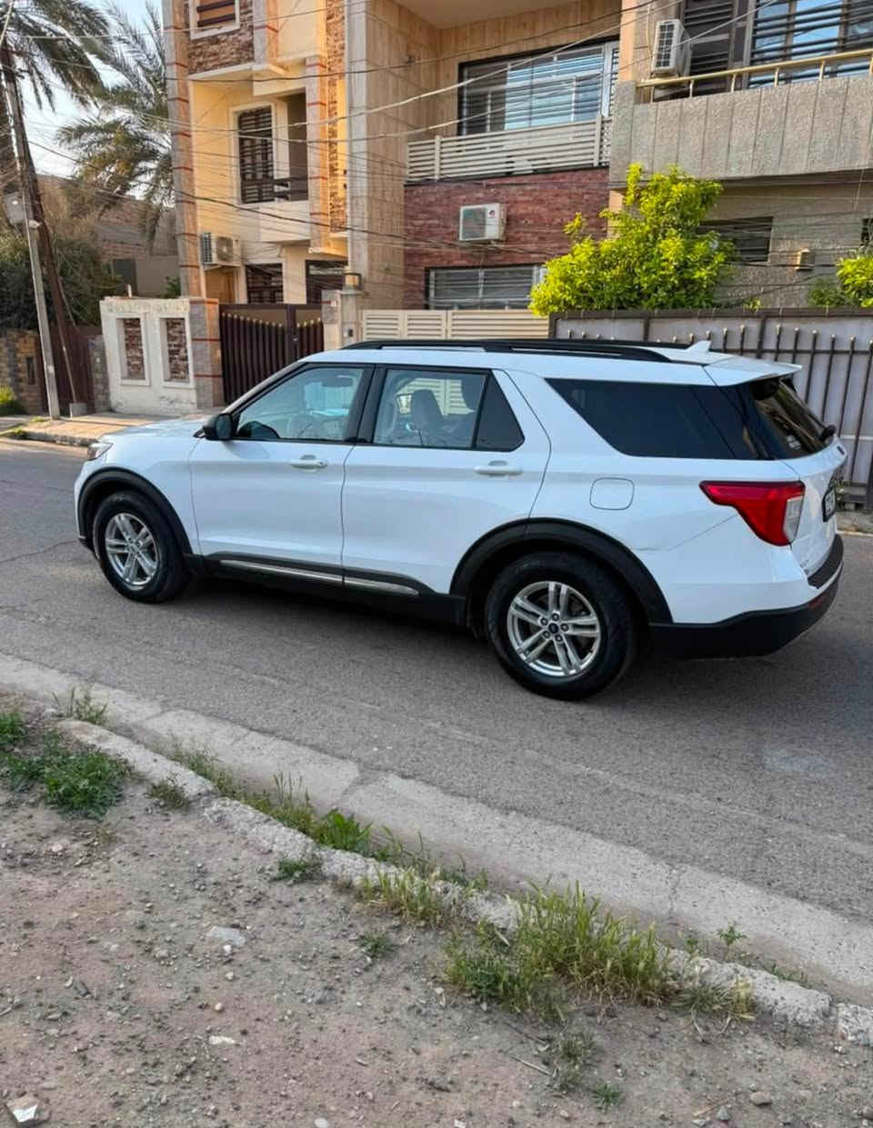 السلام عليكم 
عندي فورد اكسبلورر فئة xlt 
موديل ٢٠٢٠
محرك ايكوبوست ٢٣٠٠ تيربو
كير ١٠ نمر
حساسات خلفية
كامرة حلفية دوارة
تحديد مسار امامي
كشنات منفصلة VIP
داخل بيجي
٧ انظمة قيادة
اوتو هولد
اوتو ستوب
هاندبريك بصمة
كير ماوس 
تبريد ٣ قطع منفصلة
شاشة كار بلاي
وهواي مواصفات
السيارة قطعة وحدة صبغ فقط و٣ قطع تبديل نفس اللون
حادث جانبي طاك ايرباك البردة فقط جهة السايق
مبدل جاملغ امامي وباب سايق.وباب خلفي نفس اللون
بدون دواخل بدون لغود بدون شواصي
سيارة رقم اربيل باسمي تحويل مباشر 
سيارة جاهزة بدون اي نقص نظيفة ومعتني بيها 
مكاني بغداد البنوك او الاسكان
 ***********
السعر ١٩٨
