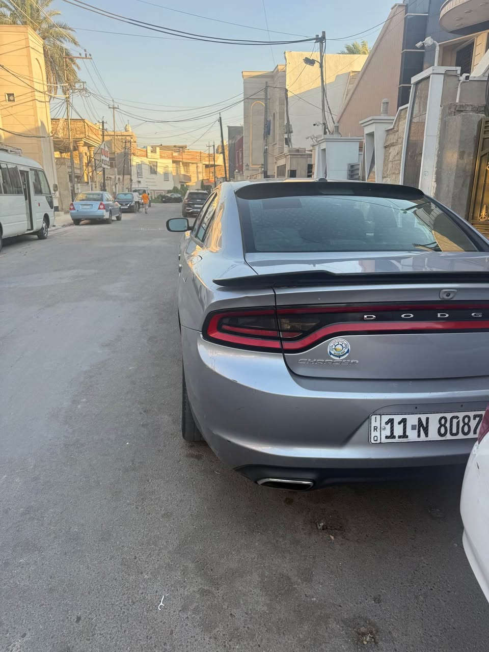 سيارة للبيع او المراوس :جارجر ٢٠١٧ SXT (فئة بلاص فول مواصفات )
المواصفات الأساسية:
 * المحرك: ٦ سلندر (تو ويل) ⚡
 * المسافة المقطوعة: ١٥٨ ألف كيلو متر 🛣️
 * اللون الخارجي:رصاصي 🟦
المواصفات والإضافات:
 * محرك ٣٦٠٠ كفالة  ⚙️
 * دخول وتشغيل (بصمة) 🔑
 * شاشة كبيرة + نظام 🖥️
 * سقف فتحه ☀️
الحالة والصيانة: جيدة جداً 
 * الضرر: لايوجد السيارة كلين🛡️
 * الملاحظات: السيارة نقصها شغلات بسيطه جداً💯 ويوجد سونار 
السعر والمعلومات: الرقم بغداد تحويل موجود 
 * السعر:  دفترين وبيها مجال 

 * الموقع: بغداد / الدورة 📍
 * للتواصل والاتصال: *********** 📞 بغداد, العراق

