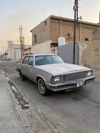 ماليبو موديل 1981 سياره كهربياتها  دواخلها نضيفه وابلاديه كامله مكينه ...