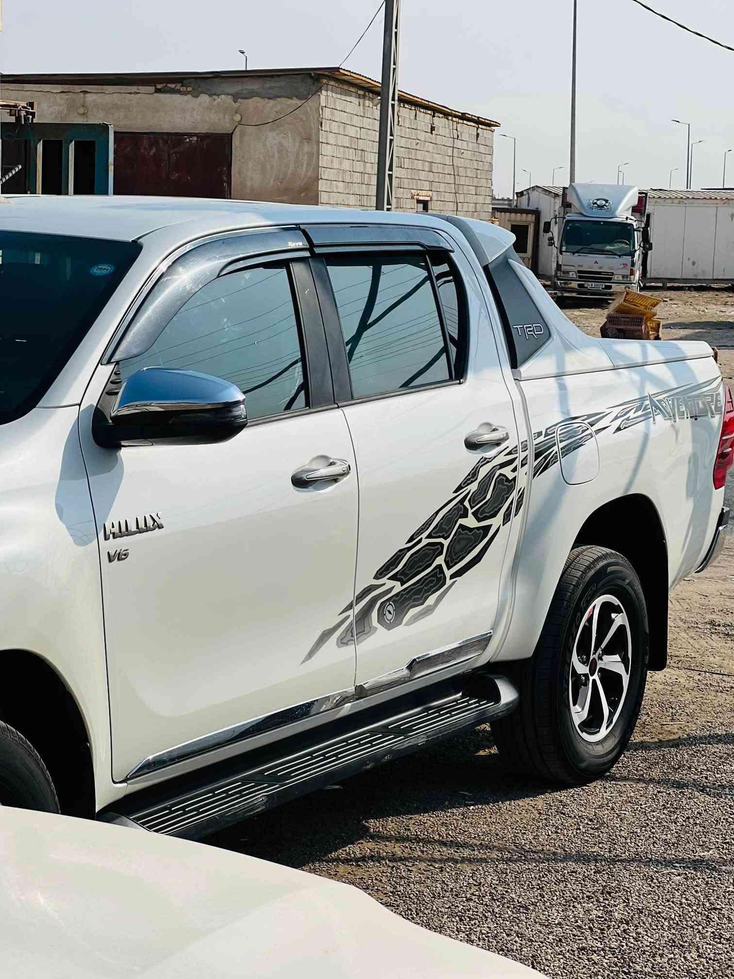 سلام عليكم تي اردي بانزين 6سلندر موديل 2020 رقم اربيل 
ماشيه 110 مكفوله كفاله عامه العنوان البصره 
سعر 285ورقه رقم تلفون ***********
***********8  وتساب
