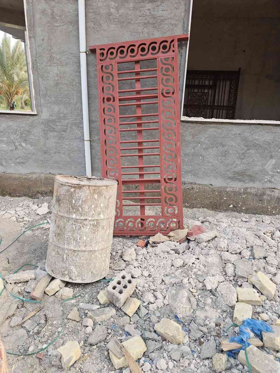 للبيع حدادية شبابيك، وأنها شغل خاص مو مستخدمة للبيع، 
جديد غير مستعمل ***********
عدد[3 ]شباك ٢٣٠×٢ 
عدد.[1]  ١٥٠×٢٣٠ شباك
عدد[6].  ١×٢٣٠شباك

عدد[1]١٢٠×٣متر باب
عدد[٢] ١×٣متر  باب
عدد[١]٢٥٠×٣متر باب
