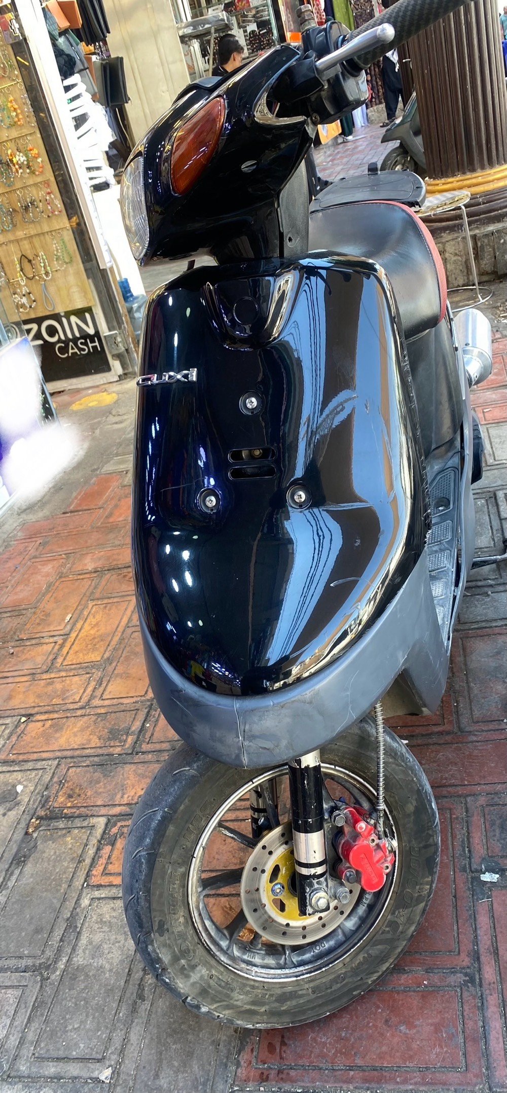 سلام عليكم، للبيع بطة مزوده 
1-دسك امامي
2-ويلات رياضي
3- محرك 150cc كامكو 
4-تاير خلفي 120
5- شوته فورزا رياضي
6-صالنصه  رياضي 
7-كلج خلفي رياضي
8-ذيل كاربون فايبر
9-.. دبلين تجي مو تك 
10-وياها كفر رصاصي بلادي بس مو كامل
11-صالنصه كاربون فايبر بس بطيخه 
12- دبل امامي رياضي
السعر اسمعه منك ،مفتوح كور تنضيف ولفات ، كله بلادي المحرك  الرقم***********