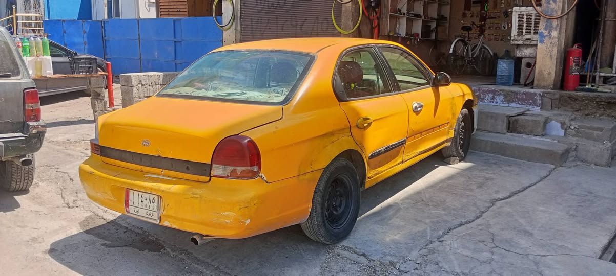 سلام عليكم سياره لل بيع و يرهم مراوس هم شي كوبون  هونداي سوناتا سياره جاهزه ومال بيت وشغل بطاقه بانزين بيه سنويه عضم عاج شرط تحويل وكاله بسمنه كير محرك بلادي 
سياره 4تايرات جدد + كهربائيات كامل 
مسجل وسستم كامل +جامات كهربائي 
دشبول كلها شغال +سياره كلش ناعمه ماشاء الله 
ودواخل كلها دوشمه سقف وكاعيه وكشنات وغلاف بيبان يعني كامل مكمل 
وكشر كدام عين بس يحتاج صبغ ومكينه بيه خيط بخار 
سعره 20 بيه مجال قليل مكاني كركوك جسر عرفه قرب شركه كورك ***********
