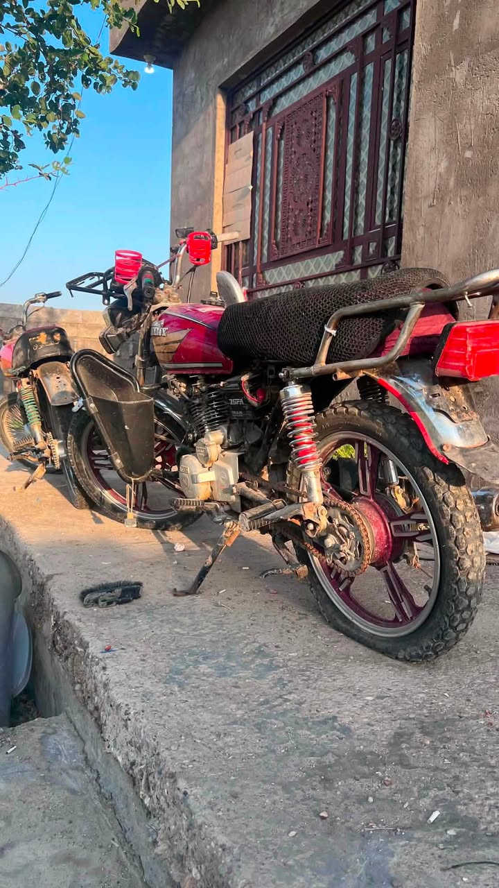 السلام عليكم
ايراني ٥ كير 
موديل ٢٠٢٢
الدراجه كايم المحرك مالهه 
اوراق موجوده سعرر ٣٥٠ وبيهه مجال 

+ ايراني ٤كير شاصي ٢٠١٩
محرك ٢٠٢٢
الدراجه معمره بلكامل 
شوفت عينك 
سعر ١٧٥ وبيهه مجال 
المحرك كايم مالهه 

اذا تاخذهن اثنينهن اداريك بسعرهن 
رقم الهاتف ***********
