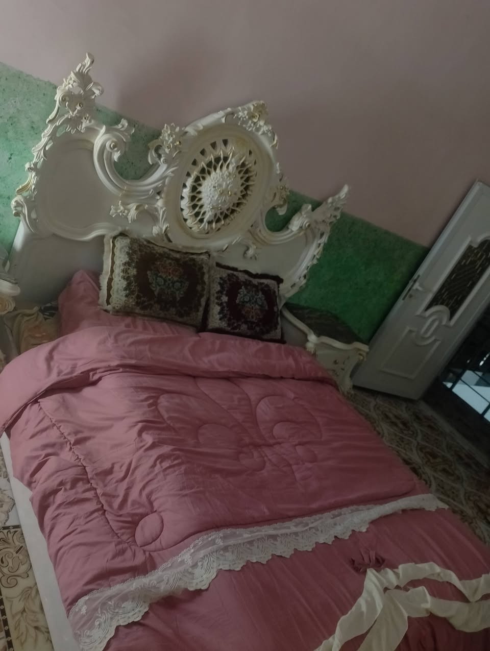 السلام عليكم غرفه نوم للبيع مصريه درجه اولى عنوان بغداد الحسينيه سعر ب 650 الاستفسار على هذا الرقم يوجد توصيل ***********
