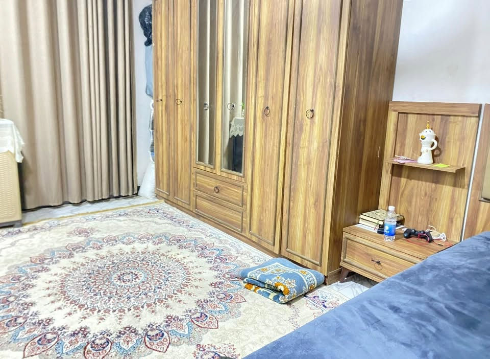 سلام عليكم غرفه للبيع سعر٤٠٠ الف مكان بلديات للتواصل ***********
