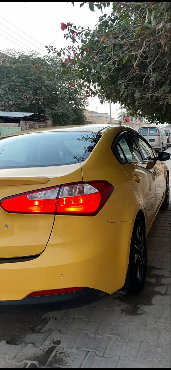 سيراتو 14 خليجي السيارة مكفولة من الضربة وكير ومحرك كفالة تبريد فول السيارة كاملة مكملة باتري جديد منضومة بانزين جديدة و منضومة غاز رقم بغداد بأسمي مداور ثاني يوم 
الشراي يتصل وبلخدمة مكاني السماوة 
*********** السماوا, المثنى
