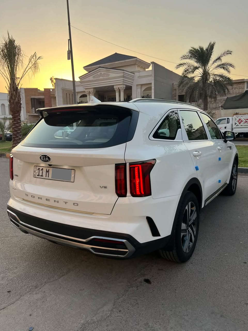 كيا سورنتو موديل 2021 فئة "الفول4x  كامل" (أعلى مواصفات) بنظام دفع رباعي 4WD ماشيه ٢٤ محرك ٦سلندر ٧راكب ٣قطع تبريد بصمة بانوراما كشنين كهرباء جلد حار بارد مرايات كهرباء ٤ كامرات شاشة تحكم استيرن حساس خلفي وامامي لد أمامي وخلفي دبل ايرباك بردات لايت زنون ٤عدسات هند بريك دكمه جنطه كهرباء شاحن لاسلكي دمام بدشبول دمام بصندوق شفتات بالستيرن مانع انزلاق مانع انحدار 
 نظام صوتي محيطي فاخر من شركة Bose العالمية أوتو هولد درايف موود سيارة جديدة وجاهزه كلها على وضع الشركة مكفولة 
بغداد البلديات للإستفسار اتصل 📞***********
