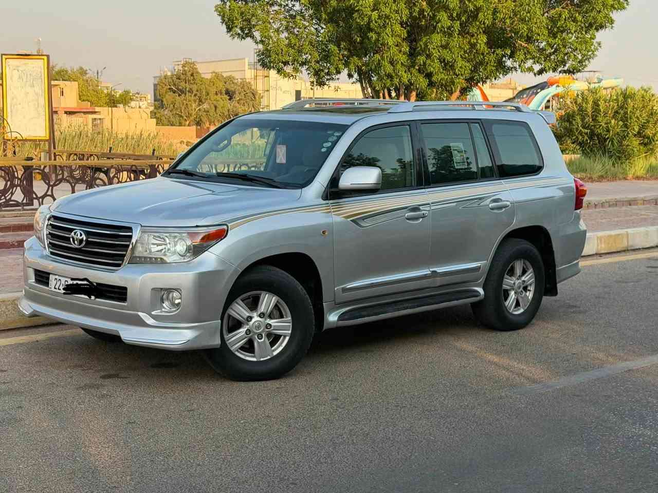 لند كروز موديل ٢٠١٠ فول مواصفات  السعر ٢٤٥ وبيه مجال
السيارة رقم جديد و هزه جديده قبل شهر 

السيارة جاهزه  ماتذبه عليها دينار 

بيه صبغ شويه بل جاملغ وتبديل الباب نفس الون 

***********  السيارة في محافظة ميسان مركز المدينه
