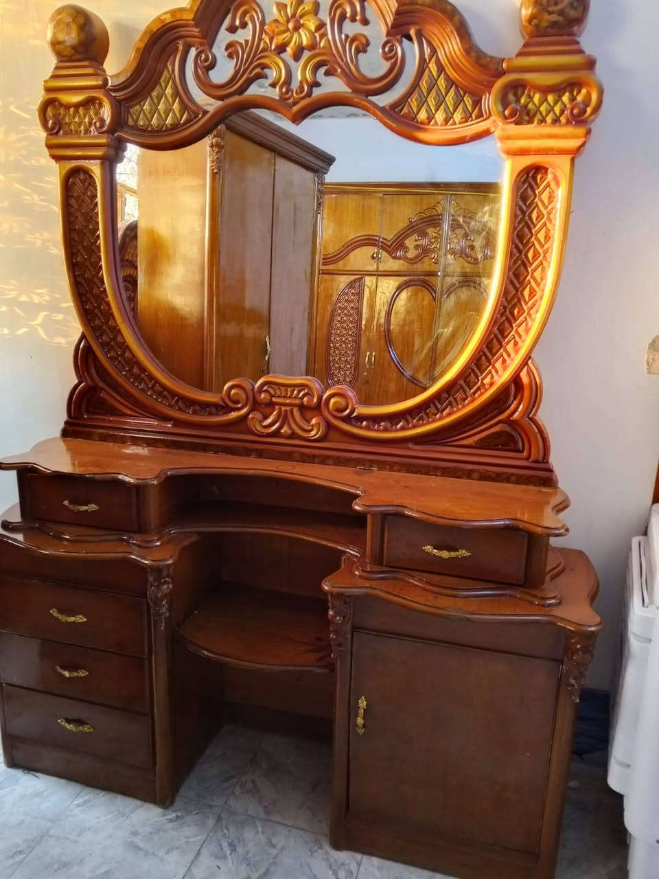 650غرفه ست ابواب صاج داخل وخارج مال عرسان زاويه كنتوريه بغداد الحسينيه مال الراشديه وعندي توصيل ***********
