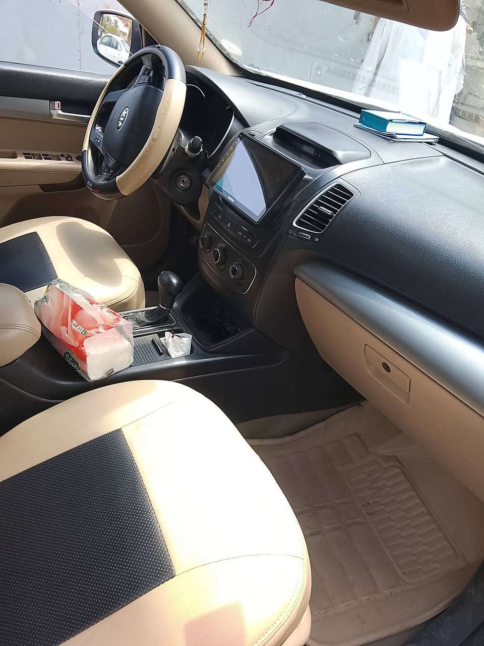 سورنتو م14سته(6) سلندرقطعتين تبريد كفاله عامه مبدل طابوكه فقط سياره جديده كلش سعر 160وبيهه مجال بسيط مكان واسط للتواصل ***********
