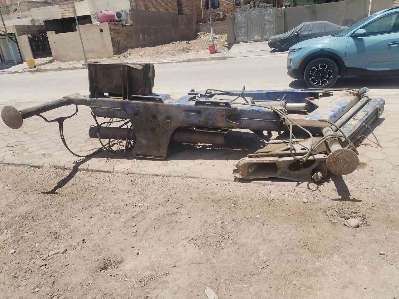 سلام عليكم كرين كسر ٣ سلايتات كرين جهاز نضيف بس متروك 8 طن مكانه بلعماره للاستفسار ***********
