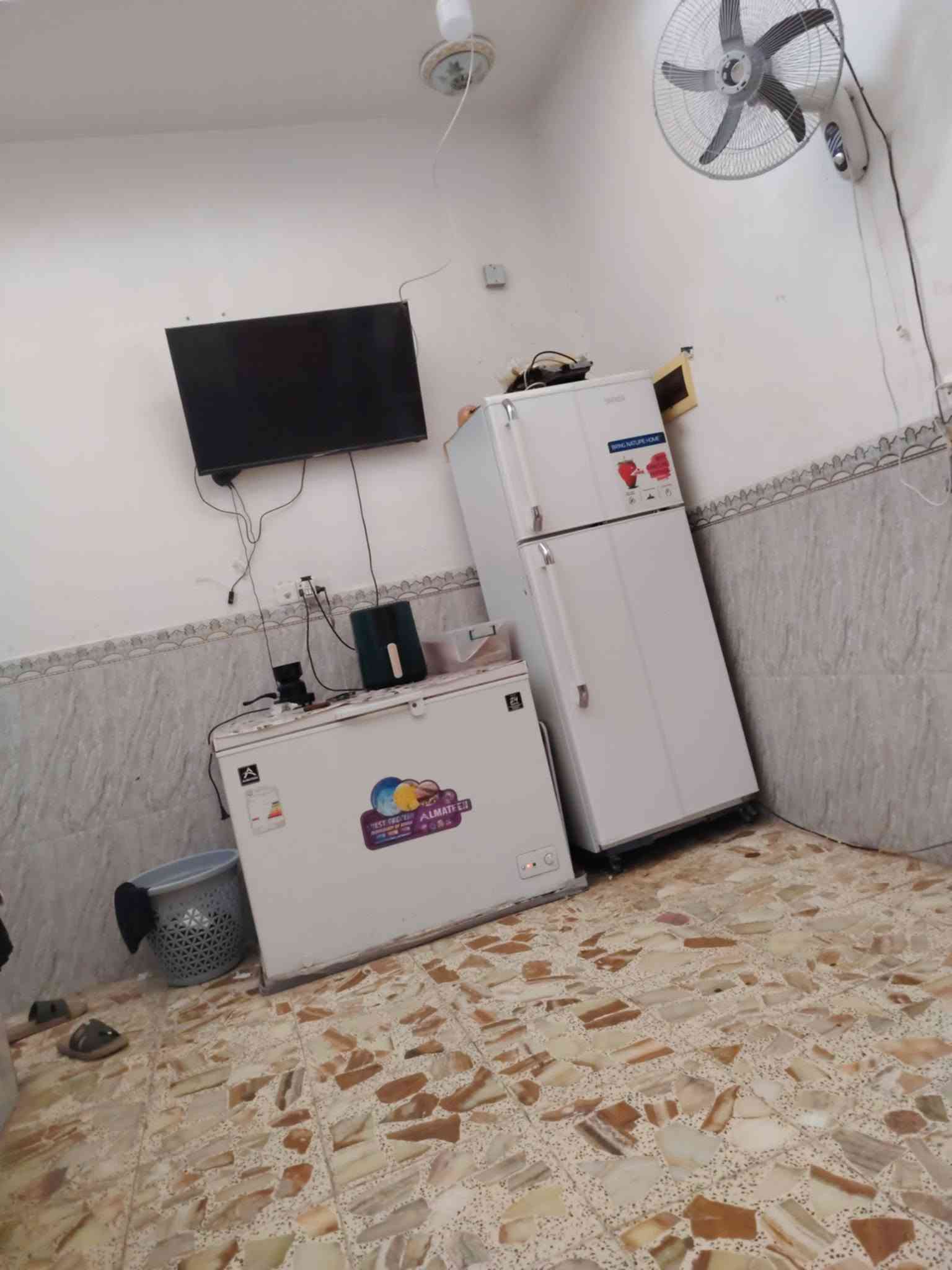 يا الله بيت للبيع 100مربع(( معه الاثاث 🪑))
طابو زراعي سند 25
((بي نسخه سند📋))
(( بلخط الاول))   
قريب عل شارع 

بناء طابوك
اساس او سقف صب مسلح 

البيت يحتوي على 
غرفه نوم🛌
 صاله مطبخ👨‍🍳
 ستقبال 
صحيات داخل او خارج 
السعر 45مع المجال

العنوان نجف الاشرف مقابل قرية الغدير  شارع الصب 
للاستفسار الاتصال على الرقم التالي أو مراسله واتساب ***********
