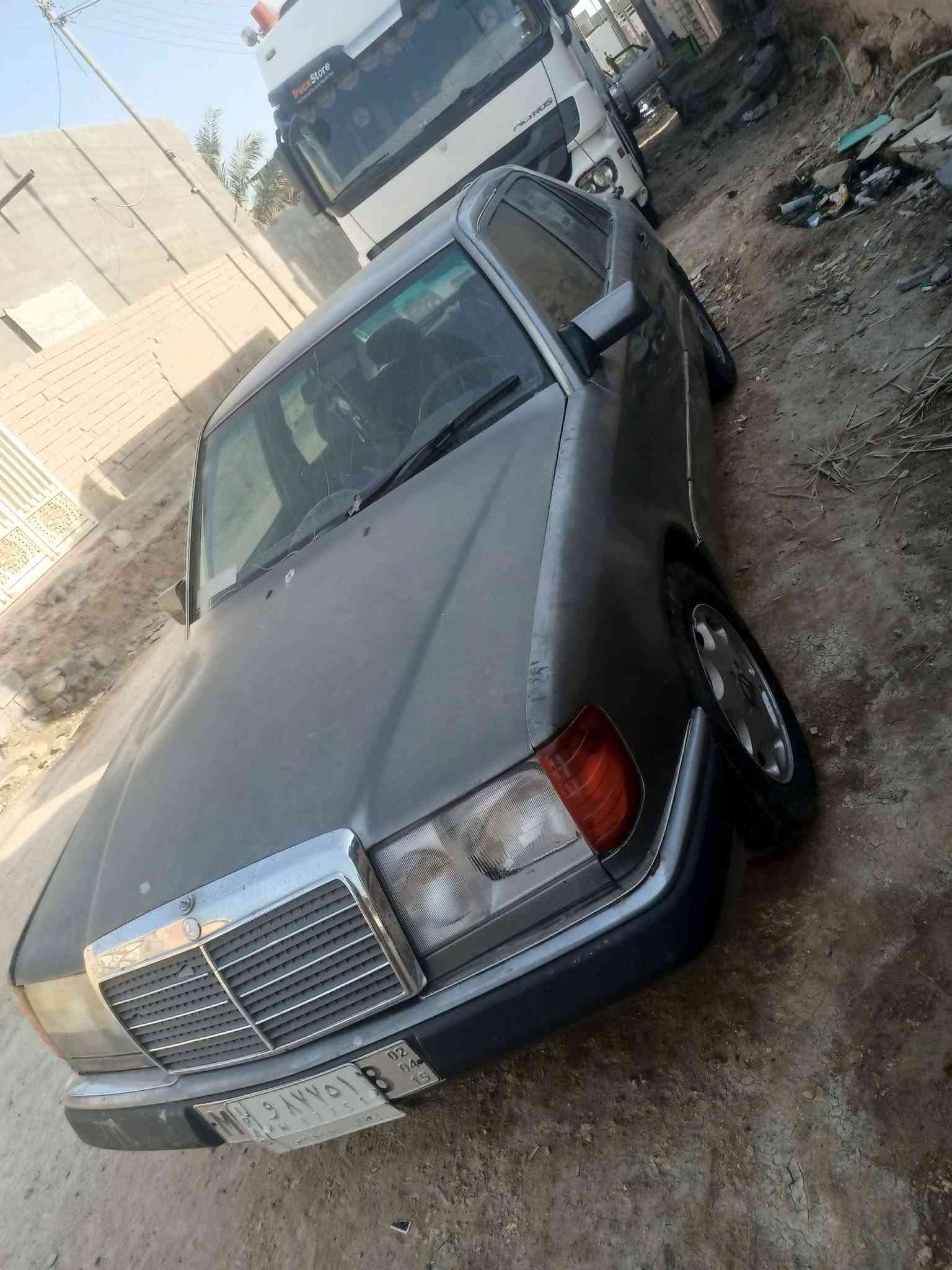 سلام عليكم سياره مارسدس دب س220 موديل 1991 للبيع 
سياره حلوه وجاهزة مكينه كير كفاله كله بلاد سنتر لوك تحكم ريمونت برده خلفيه بلاديه سياره فول رقم بغداد تحويل ركوك بلادي شرط  سياره حلوه مال جني بس محتاج وريد ابيع عنواني بصره القرنه السعر40 والشراي بسيطه بيها مجال ***********
