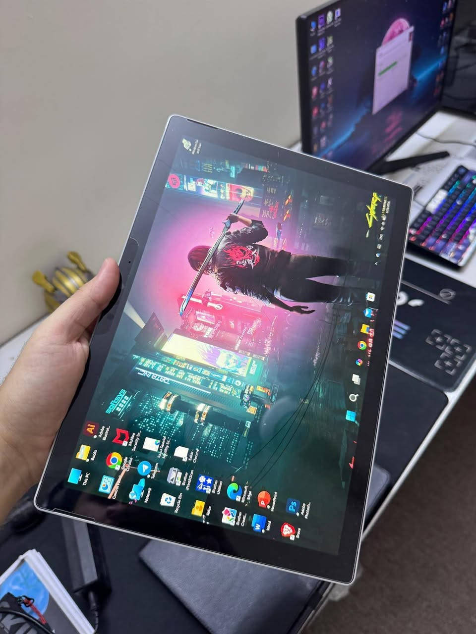 سيرفس ٦ برو • i5 جيل٨ • بطارية تعبانه